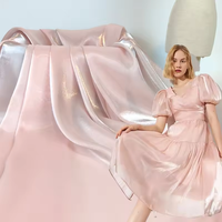 Tissu en gros 64gsm Satin brillant Liquide doux Soie cristalline Organza Chatoyant Tissu de mariée pour chemisiers/robes ou imprimé