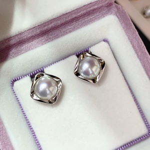 Pendientes de Perlas de Agua Salada Akoya de Oro Sólido de 18K, Suaves, Hermosos y Brillantes, Adornados con Topacio Azul Peridoto Natural - Product Image 3