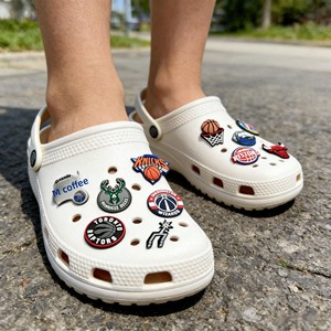 Breloques de chaussures en caoutchouc style équipe de basketball Croc-border, boucles florales - Embellissements pour sandales, DIY inspiré des équipes - Product Image 2