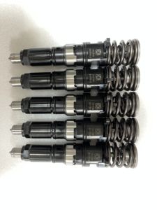 Los inyectores de combustible diésel del motor son T402742, T402743, 4647615 y 4647614. - Product Image 4