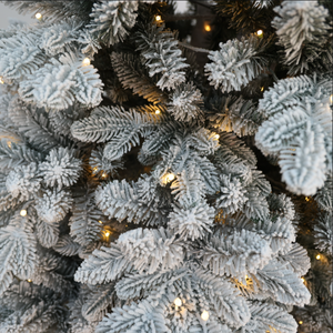 Arbre de Noël artificiel personnalisé en PE PVC avec structure métallique, éclairage LED multicolore, décorations extérieures, respectueux de l'environnement - Product Image 4