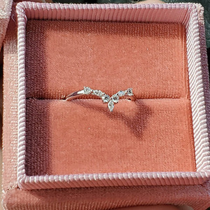 Anello a Forma di V con Design Marquise, Stile Impilabile per Donne - Product Image 5