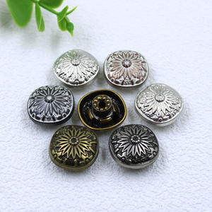 Botón de Metal de Aleación de Zinc con Diseño Floral de Lujo Personalizado, Botón Cuadrado Vintage para Jeans, <span class=keywords><strong>Pantalones</strong></span>, Ropa y Accesorios - Product Image 3