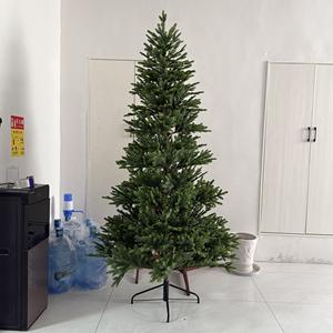 Fabricant comme <span class=keywords><strong>un</strong></span> véritable <span class=keywords><strong>sapin</strong></span> PE à charnière neuf 150cm 180cm 210cm <span class=keywords><strong>sapin</strong></span> de Noël artificiel en épicéa mince en matériau PE pour l'affichage des fêtes - Product Image 2