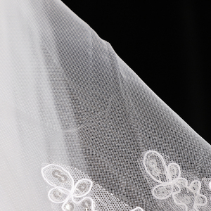 Voile de mariée romantique CYG à double couche en dentelle et en tulle, motif exquis, broderie de paillettes, avec peigne - Product Image 6