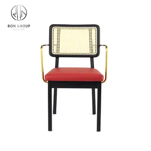 중국 제조 업체 식당 나무 의자 맞춤형 디자인 팔 받이와 식당 의자