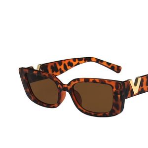 Gafas de Sol Rectangulares con Logotipo Personalizado, Diseño Retro de Lujo, Color Jelly, Protección UV400, Montura de Ojo de Gato Colorida para Mujer - Product Image 6