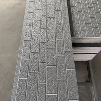 Panneau de bardage mural isolé résistant à l'eau, surface en acier, noyau en PU pour maisons préfabriquées et rénovation de bâtiments