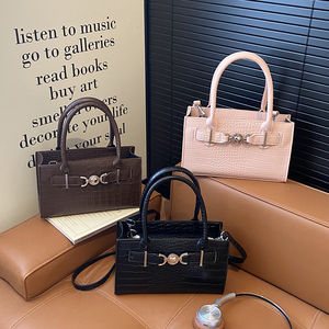 Bolso de Mano Elegante para Dama. Hecho de material PU de alta calidad. Diseñado por un diseñador único.2921 - Product Image 1