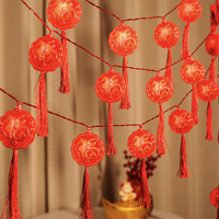 Décoration d'ambiance pour le salon du Nouvel An chinois avec lanternes rouges LED, lumières colorées, ciel étoilé et guirlandes lumineuses de lanternes rouges