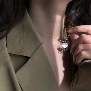 Haifeng Meilong Mother Of Pearl Geometric Pendant Necklace White Gold Color Women's Everyday Wear Clavicle Chain Jewelry - Product Image 4