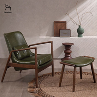 Fauteuil en bois massif et cuir avec coussin moelleux et repose-pieds pour salon et hôtel, fabriqué par Manufacturer Leisure