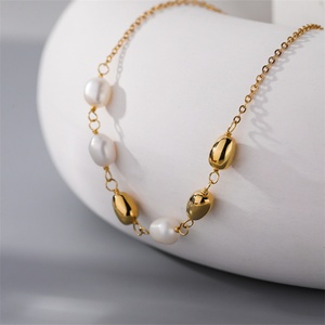Collier vintage à double chaîne avec pendentif en forme de cœur et perle pour femmes - Product Image 4