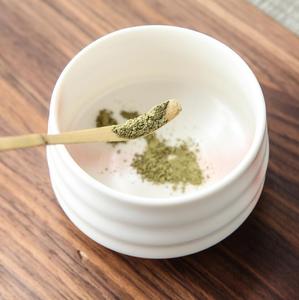 Klassieke ecologische bamboe matcha lepel (chashaku) met gepersonaliseerd logo, houten poederlepel voor matcha, bamboe matcha klopper set - Product Image 5