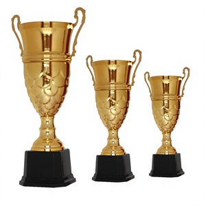 Copas de Trofeo Pulimentadas con Impresión Digital con Temática Deportiva en Metal Dorado - Product Image 4