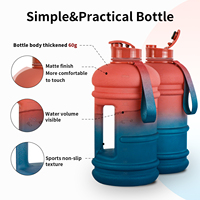 Bouteille d'eau d'entraînement de 2 litres sans BPA grande cruche de gymnastique pour le sport réutilisable et sûre pour l'eau bouillante faite de verres en plastique
