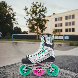รองเท้าสเก็ตแบบอินไลน์ 3 ล้อ สำหรับเด็กและผู้ใหญ่  รุ่นสั่งทำพิเศษจากโรงงาน เหมาะสำหรับการฝึกซ้อมกีฬาฮอกกี้น้ำแข็งระดับมืออาชีพ - Product Image 4
