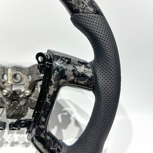 Geschmiedetes Carbon Direkt ab Werk Individualisiertes Schwarzes Perforiertes Lederlenkrad für Chevrolet Silverado Auto-Lenkrad - Product Image 2