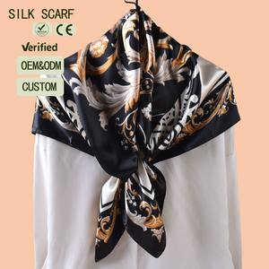 Nuovo <span class=keywords><strong>Foulard</strong></span> Quadrato da Donna 90x90 in <span class=keywords><strong>Seta</strong></span> Simulata Stile Barocco Stampato Sciarpa in Raso di <span class=keywords><strong>Seta</strong></span> Sciarpa da Donna Scialle <span class=keywords><strong>Nero</strong></span> Fazzoletto - Product Image 1