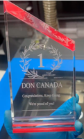 Plaque de trophée en cristal rouge personnalisée, nom et message gravés au laser sur mesure