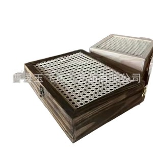 Caja de joyería rectangular hueca de madera maciza de 4 cm grabada con tapa para almacenamiento y uso decorativo en el escritorio - Product Image 5