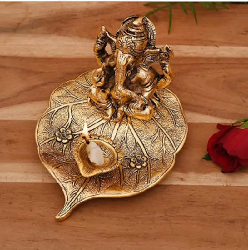 다이아 메탈 손으로 아름다운 수제 주 가네샤 도매 가격에 가정 장식을 위한 종교 Diya 오일 램프 갈망 OEM