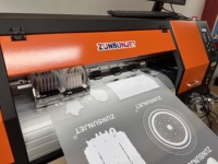 Impresora DTF de 700 mm de Ancho y Kit Todo en Uno con Agitador de Polvo, Software MAINTOP, 110V/220V para Negocios de Transferencia Térmica en Prendas de Vestir