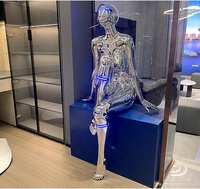 Sculptures de statue d'action de robot sexy en fibre de verre personnalisées pour décoration d'intérieur de bar de club Sculpture de robot de dame nue pour la déco de cinéma