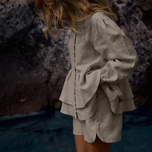 2025 <span class=keywords><strong>vestiti</strong></span> <span class=keywords><strong>estivi</strong></span> in <span class=keywords><strong>cotone</strong></span> kaki a maniche lunghe con volant Top e pantaloncini da donna in due pezzi - Product Image 2