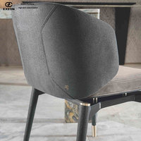 Derniers modèles de 26 chaises de salle à manger en velours de luxe italien haut de gamme pour villas, design de meubles avec coussins moelleux pour ensembles de salle à manger