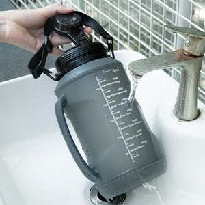 Bouteilles d'eau pliables en silicone réutilisables, écologiques, grande capacité (2L), avec logo personnalisé - Product Image 3