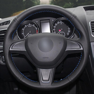 2014-2016 Skoda <span class=keywords><strong>Yeti</strong></span> & Rapid Housse de volant de voiture en cuir microfibre cousu à la main avec matériau en fibre populaire de style sportif - Product Image 2