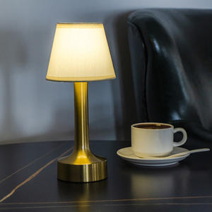 Lampe de table LED RGB moderne rechargeable portable à commande tactile en aluminium CRI 90 Température de couleur 2700K-6000K Dimmable 50000 heures - Product Image 3