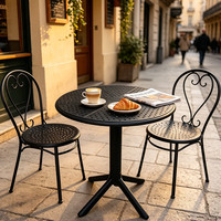Table d'appoint ronde d'extérieur en plastique avec trous, table de patio légère sur piétement, table de bistrot décorative avec 4 pieds pour balcon et jardin
