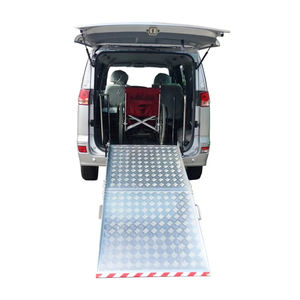 Rampa para silla de ruedas de coche y furgoneta, rampas de elevación plegables manuales de aluminio para usuarios de sillas de ruedas con discapacidad, carga de 350Kg - Product Image 2