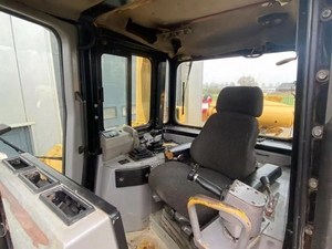 รถดันดินตีนตะขาบ CAT D8R มือสอง ยี่ห้อญี่ปุ่น พร้อมเครื่องยนต์และส่วนประกอบปั๊มหลัก - Product Image 6