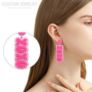 Boucles d'oreilles pendantes en acrylique découpé au laser plaqué titane <span class=keywords><strong>XOXO</strong></span> pour la Saint-Valentin, logo personnalisable - Bijoux tendance pour les occasions spéciales - Product Image 3