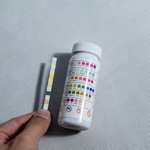 Testeur de qualité de l'eau de piscine 6-en-1 pour la détermination du chlore total, du <span class=keywords><strong>pH</strong></span>, du chlore résiduel et de l'alcalinité totale - Product Image 1