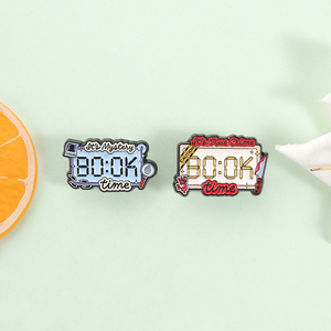 Broches en émail pour podcast True <span class=keywords><strong>Crime</strong></span>, design de poster et de minuterie sur le thème des disparitions, badge de revers, bijoux, vente en gros - Product Image 2