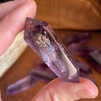 Vente en gros de baguettes de cristal à double pointe en pierres semi-précieuses mélangées, prismes pointus, pierres de guérison des chakras et décorations en cristal