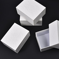 Boîtes cadeaux rigides en carton blanc de luxe pour l'emballage de bijoux, les fêtes nuptiales, les cadeaux d'anniversaire et les cadeaux de fêtes