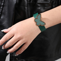 Bracelet pour femme de style frais, idéal pour le bureau ou la carrière, avec un design papillon uni, chaîne en cuir électroplaqué réglable, chic