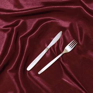 Serviette en polyester rouge carrée moderne bon marché faite à la main réutilisable style occidental ourlet festonné pour la maison <span class=keywords><strong>restaurant</strong></span> et avion - Product Image 6