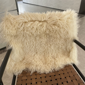 Coperta in Lana Mongola con Bellissimi Riccioli Colorati per Fotografia - Product Image 1