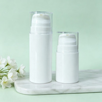 Flacon pompe sans air en plastique blanc personnalisé de 30 ml, 50 ml, 100 ml, 150 ml pour sérum, crème, lotion cosmétique avec pompe colorée