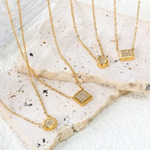 Collier pendentif cœur en acier inoxydable plaqué or 18 carats avec zircon et chaîne goutte d'eau ronde et carrée pour femme - Product Image 1