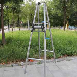 Treuil manuel à pompe sur trépied de 185 cm avec engrenage agrandi et câble métallique pour puits profonds - Product Image 2