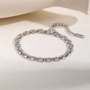 Pulsera INS de Acero Inoxidable 18k con Cadena Gruesa y Ancha, Pulsera de Fútbol Personalizada, Regalo para el Amor - Product Image 5