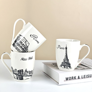Taza de Café y Té de Cerámica Personalizada con Diseño de la Torre Eiffel de París, el Mejor Regalo - Product Image 1