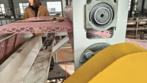 Máquina Automática de Geotextil de Un Solo Tornillo 3D 4D PE con Motor de 55kw para Aplicaciones de Láminas de Alambre y Cercas para Balcones y Ventanas - Product Image 5